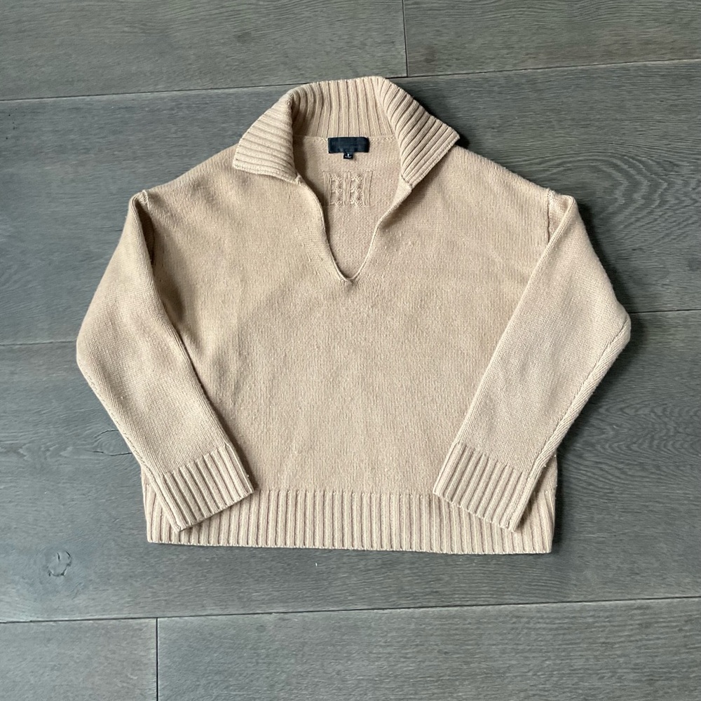 Nili Lotan Cream V-Neck Sweater with Relaxed Fit and Chunky Knit